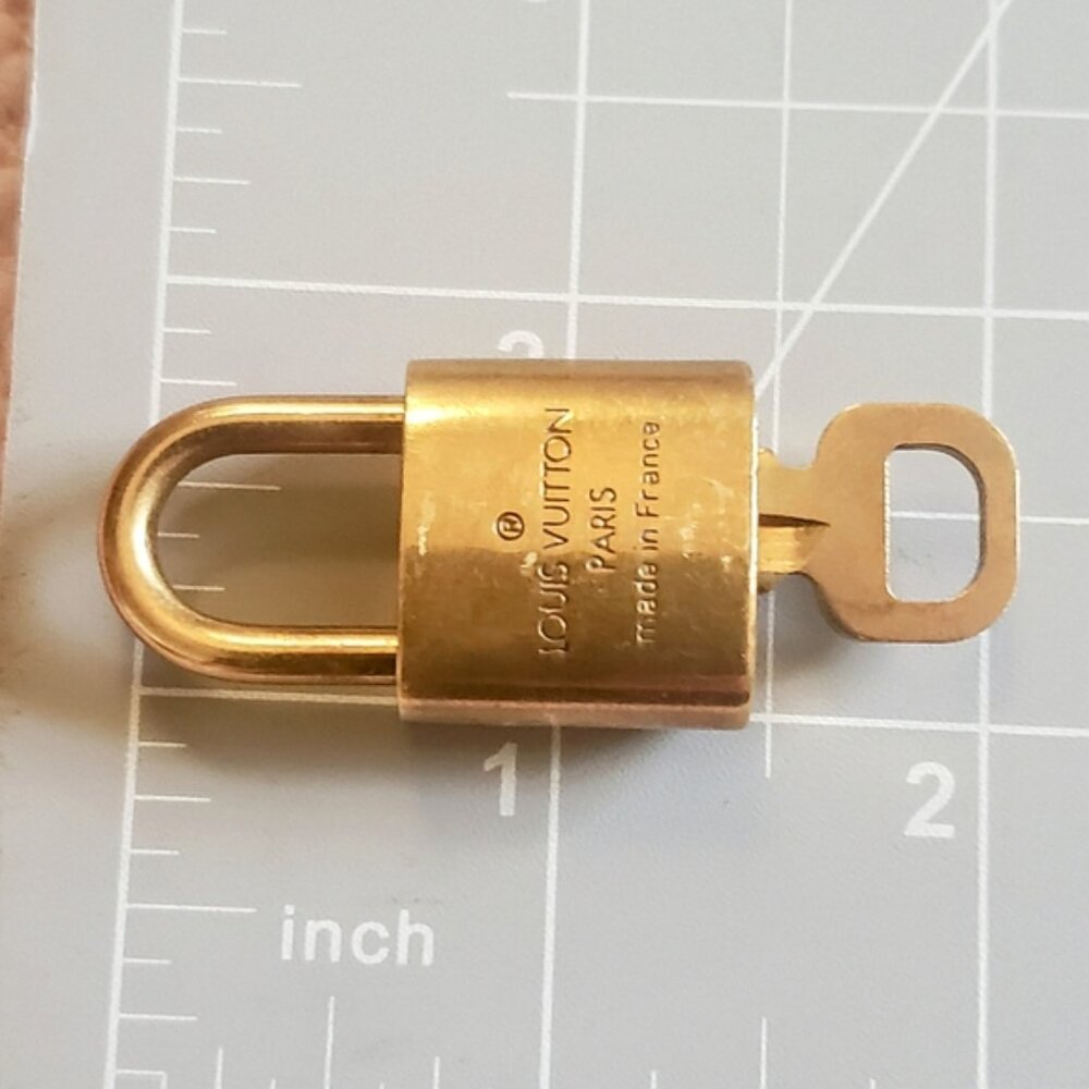 Louis Vuitton Lock and Key  #303 - Picture 9 of 10